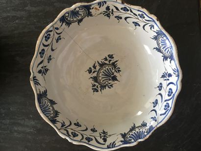 NEVERS, 18th century
- Round salad bowl with...