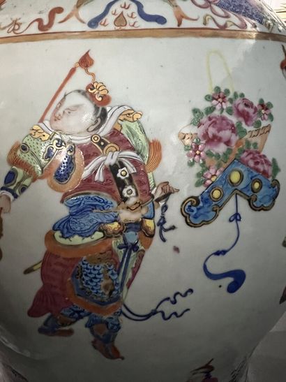 CHINE, début du XIXe siècle
Paire de potiches...