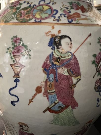 CHINE, début du XIXe siècle
Paire de potiches...
