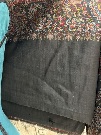 Long cashmere shawl, second third of the...
