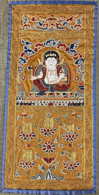 CHINE
Broderie sur soie représentant un bouddha...