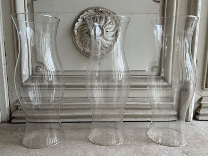 Trois photophores en verre
H. 41, D. 14,5...