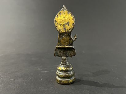 CHINE
Bouddha dans une mandorle en bronze...