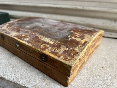 Game box XVIIIth century in Martin varnish.
22,5...