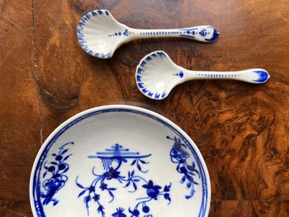 ARRAS or TOURNAI, 18th century
Porcelain...