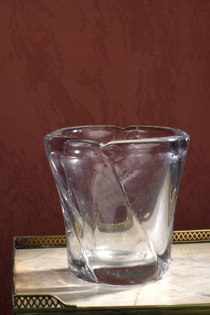 DAUM, XXe siècle
Vase en cristal signé Daum...