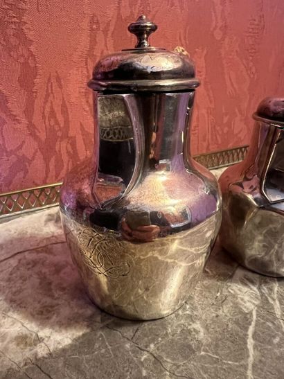TABURET BOIN poinçon Minerve
Deux cafetières...