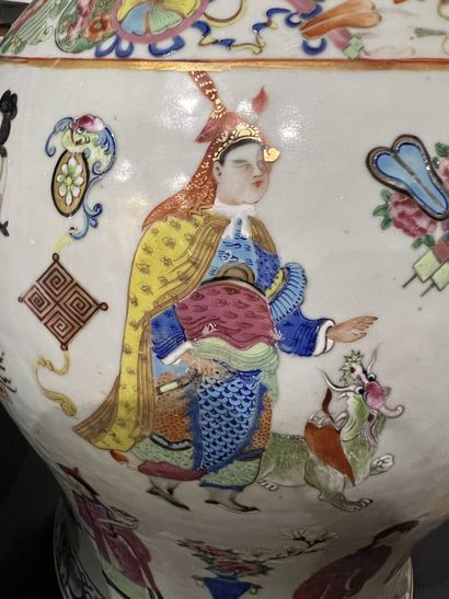CHINE, début du XIXe siècle
Paire de potiches...