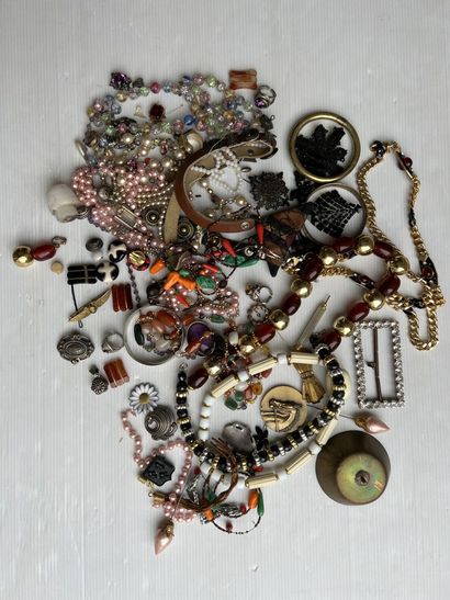 Lot of costume jewelry