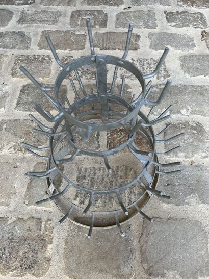 Iron hedgehog bottle holder
H. 35 cm