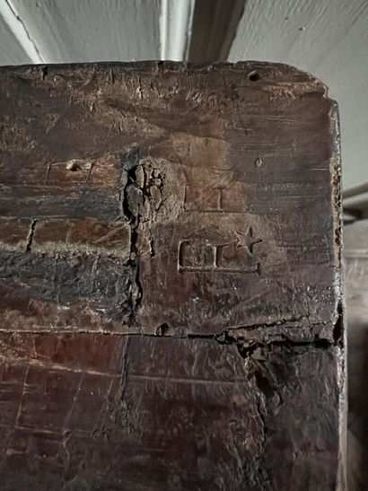 Violet wood veneer chest of drawers stamped...