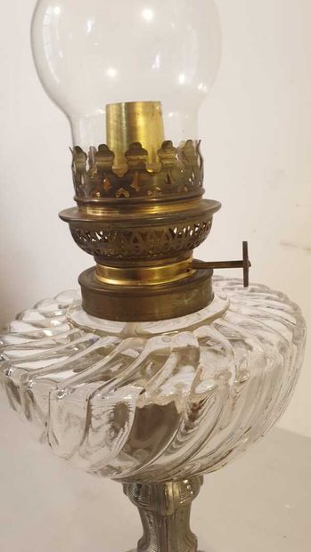 Lampe à pétrole 
H. 55 cm