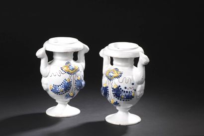 NEVERS, end of the 19th century
Pair of earthenware...