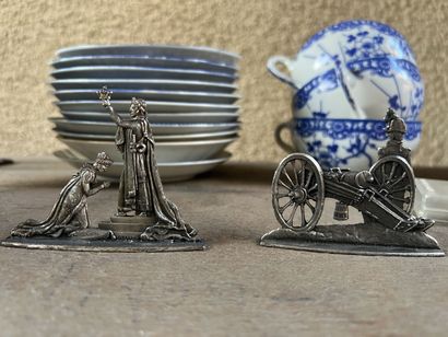 MANNETTE of various objects including a decorative...