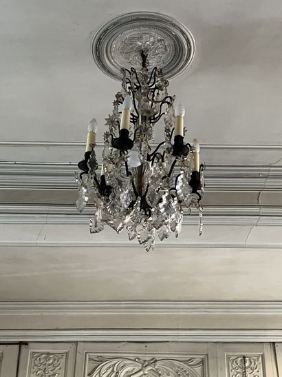 Chandelier with six arms of light beginning...