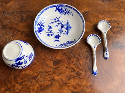 ARRAS or TOURNAI, 18th century
Porcelain...
