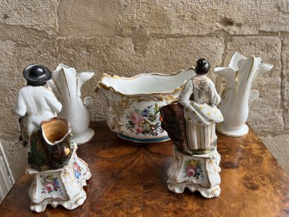 Lot of porcelain of Paris, mid 19th century
Including...