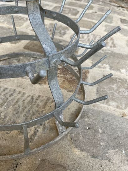 Iron hedgehog bottle holder
H. 35 cm