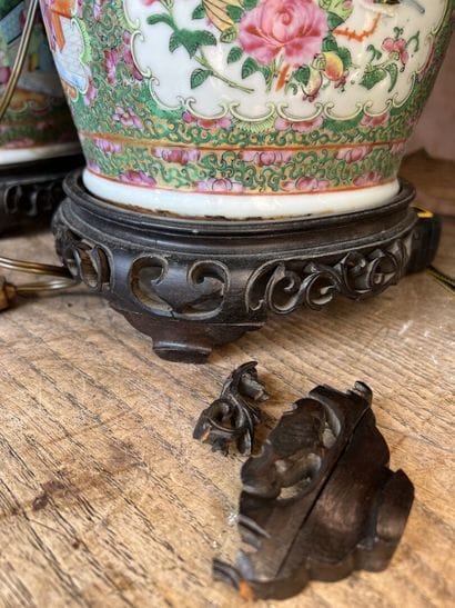 CANTON, fin XIXe
Paire de vases en porcelaine...