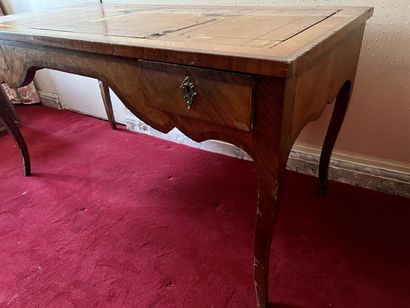 Flat desk in rosewood and violet veneer in...