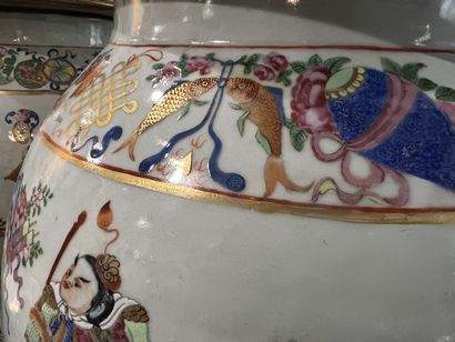 CHINE, début du XIXe siècle
Paire de potiches...