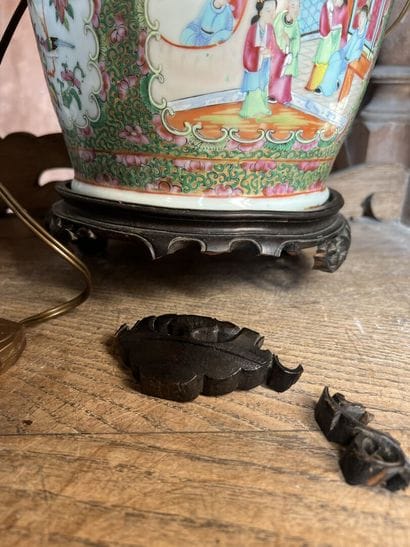 CANTON, fin XIXe
Paire de vases en porcelaine...