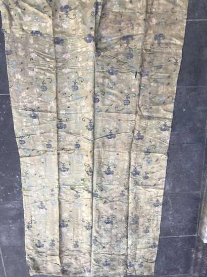 Part of a piece of furniture or a bed linen...