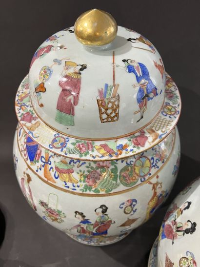 CHINE, début du XIXe siècle
Paire de potiches...