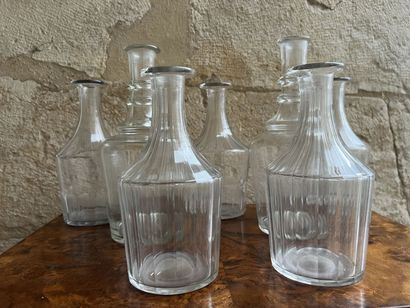 Lot de verres dépareillés et carafes
