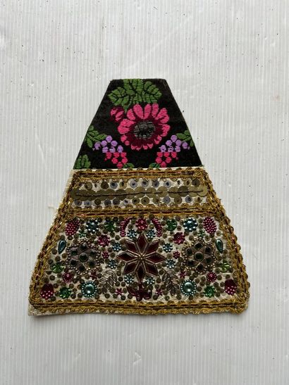 Romanian costumes, first third of the twentieth...