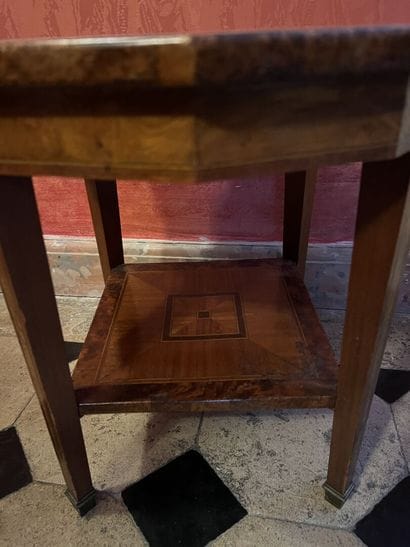 Gueridon in burr veneer, 20th century
It...