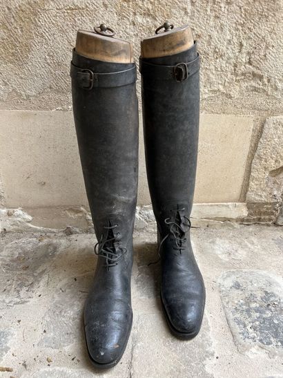 Souvenirs of the Mallet family.
Pair of laced...