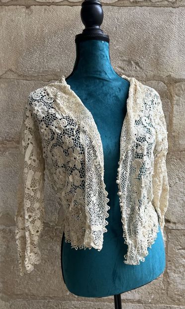 Romanian costumes, first third of the twentieth...