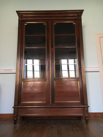 Mahogany and mahogany veneer showcase in...