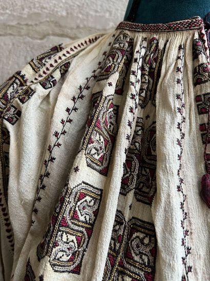 Romanian costumes, first third of the twentieth...