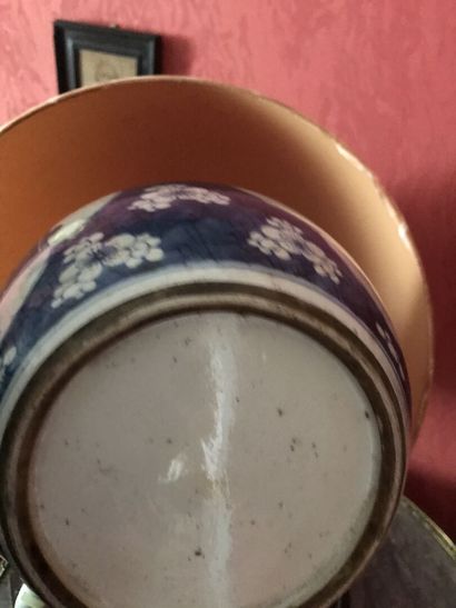 CHINE, XVIIe XVIIIe
Paire de pots en porcelaine...
