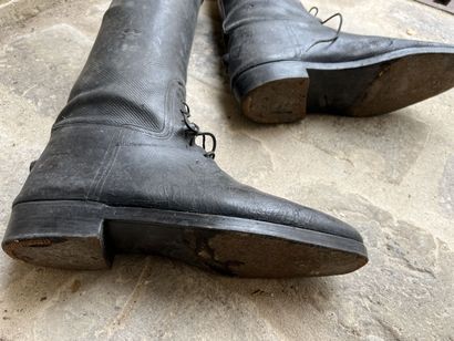 Souvenirs of the Mallet family.
Pair of laced...