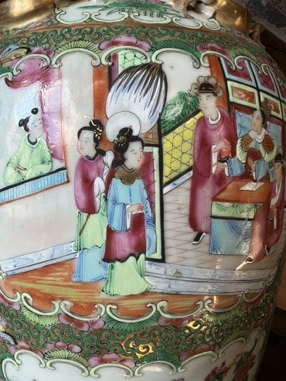 CANTON, fin XIXe
Paire de vases en porcelaine...