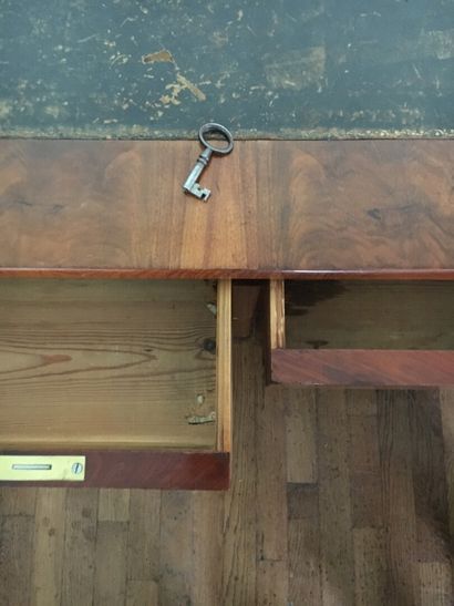 Flat desk in mahogany and mahogany veneer,...