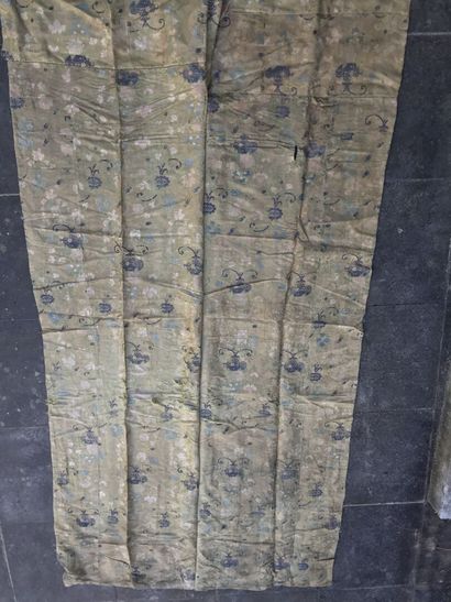 Part of a piece of furniture or a bed linen...