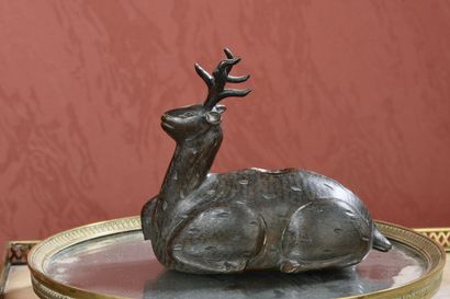 CHINA, 17th century
Deer in bronze 
H. 1...