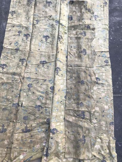 Part of a piece of furniture or a bed linen...