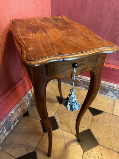 Small side table in fruitwood in the Louis...