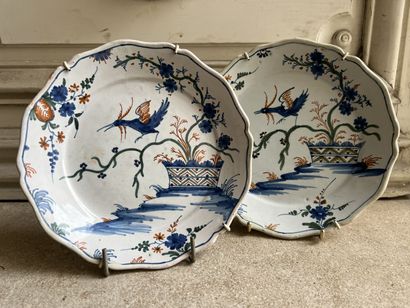 NEVERS 18th century
Pair of earthenware plates...