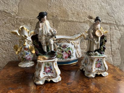 Lot of porcelain of Paris, mid 19th century
Including...