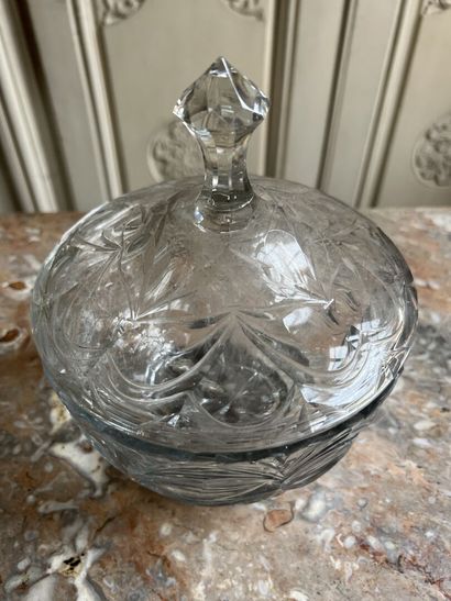 Bonbonnière en cristal, XIXe
A décor de frises,...