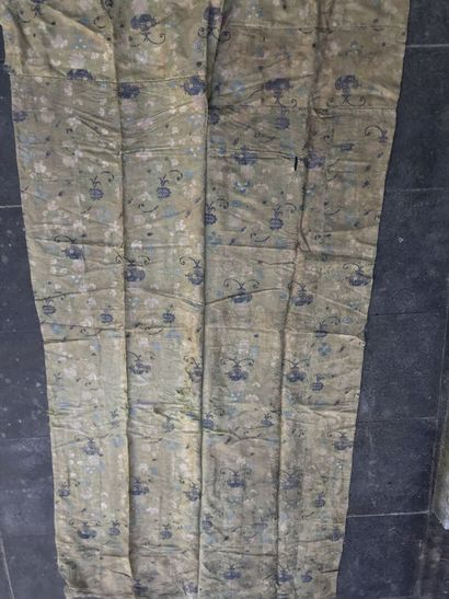 Part of a piece of furniture or a bed linen...