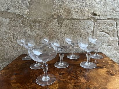 Lot de verres dépareillés et carafes