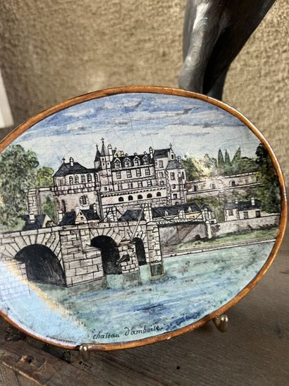 MANNETTE of various objects including a decorative...