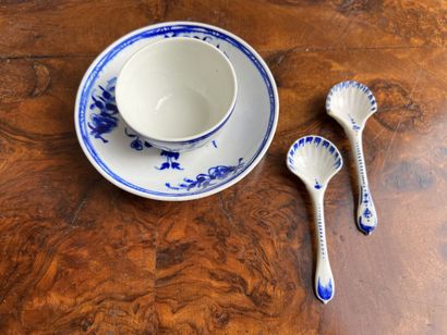 ARRAS or TOURNAI, 18th century
Porcelain...